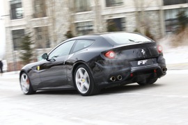 2012款法拉利FF冰雪试驾实拍