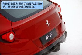 2012款法拉利FF冰雪试驾实拍