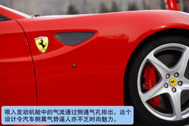 2012款法拉利FF冰雪试驾实拍