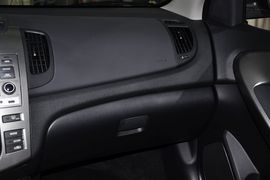 2011款起亚福瑞迪1.6L