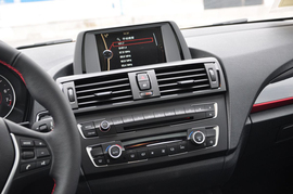 搜狐汽车上海站新老款宝马1系对比实拍