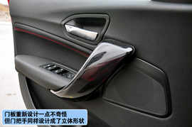 搜狐汽车上海站新老款宝马1系对比实拍