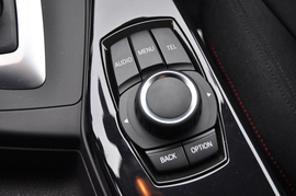 搜狐汽车上海站新老款宝马1系对比实拍