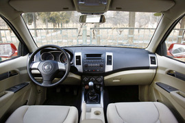 2011款陆风X8