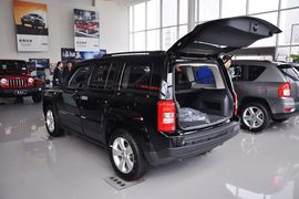 2012款Jeep吉普自由客2.4