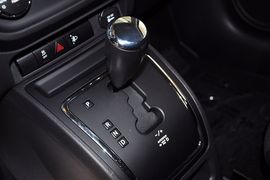 2012款Jeep吉普自由客2.4