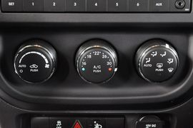 2012款Jeep吉普自由客2.4