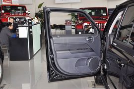 2012款Jeep吉普自由客2.4