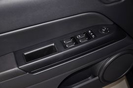 2012款Jeep吉普自由客2.4