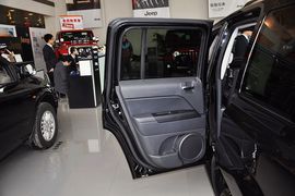 2012款Jeep吉普自由客2.4