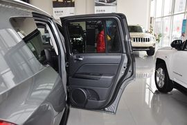 2012款JEEP指南者2.0L