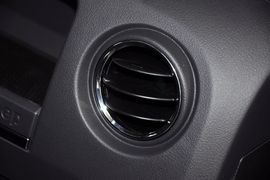 2012款JEEP指南者2.0L