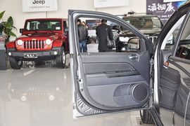 2012款JEEP指南者2.0L