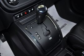 2012款JEEP指南者2.0L