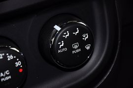 2012款JEEP指南者2.0L