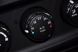 2012款JEEP指南者2.0L