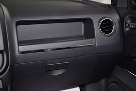 2012款JEEP指南者2.0L
