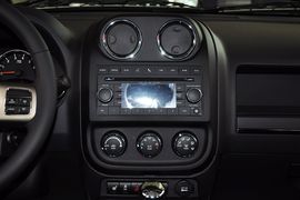 2012款JEEP指南者2.0L