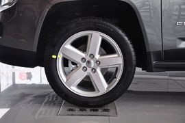 2012款JEEP指南者2.0L