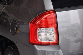 2012款JEEP指南者2.0L