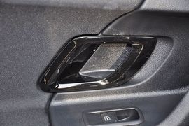 2012款斯柯达晶锐1.6L手自一体酷黑版