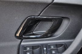 2012款斯柯达晶锐1.6L手自一体酷黑版