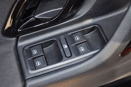 2012款斯柯达晶锐1.6L手自一体酷黑版