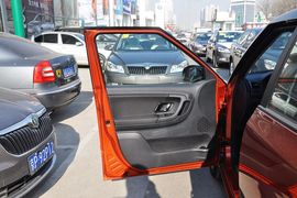 2012款斯柯达晶锐1.6L手自一体酷黑版