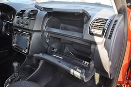 2012款斯柯达晶锐1.6L手自一体酷黑版