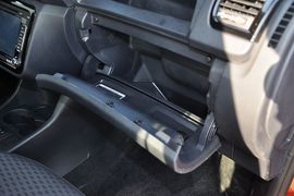 2012款斯柯达晶锐1.6L手自一体酷黑版