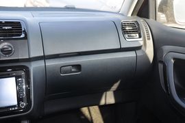 2012款斯柯达晶锐1.6L手自一体酷黑版