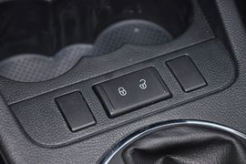 2012款斯柯达晶锐1.6L手自一体酷黑版