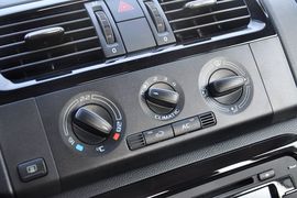 2012款斯柯达晶锐1.6L手自一体酷黑版