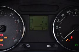 2012款斯柯达晶锐1.6L手自一体酷黑版