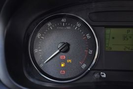 2012款斯柯达晶锐1.6L手自一体酷黑版