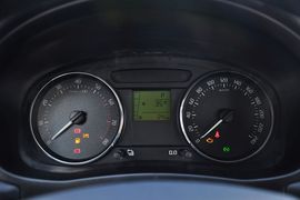 2012款斯柯达晶锐1.6L手自一体酷黑版
