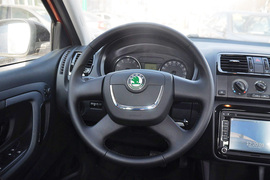 2012款斯柯达晶锐1.6L手自一体酷黑版