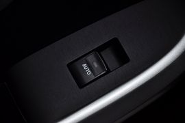 2012款一汽丰田普锐斯1.8L豪华先进版