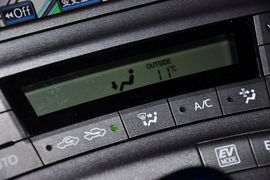 2012款一汽丰田普锐斯1.8L豪华先进版