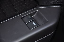 2012款福特野马Shelby
