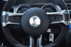 2012款福特野马Shelby