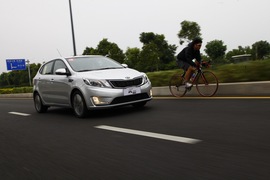 2012款起亚K2两厢深圳试驾实拍