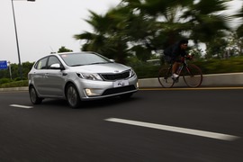 2012款起亚K2两厢深圳试驾实拍