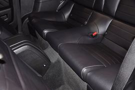 2012款福特野马V6