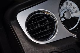 2012款福特野马V6