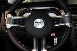 2012款福特野马V6