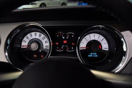 2012款福特野马V6