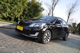 2012款起亚K2两厢1.6L