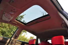 2012款起亚K2两厢1.6L