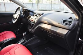 2012款起亚K2两厢1.6L